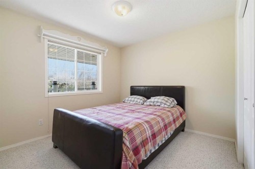 18 Osmond Close, Red Deer, AB 