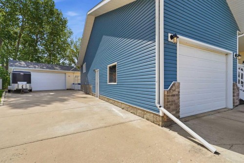 18 Osmond Close, Red Deer, AB 