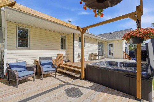 18 Osmond Close, Red Deer, AB 