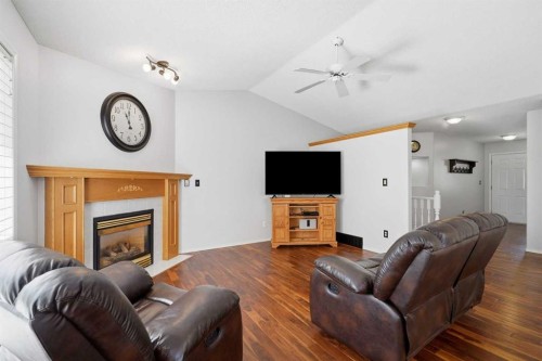 18 Osmond Close, Red Deer, AB 