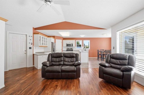 18 Osmond Close, Red Deer, AB 