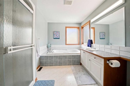 40 Owens Close, Red Deer, AB 