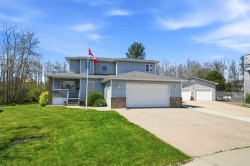 40 Owens Close Red Deer, AB T4N 6Y5