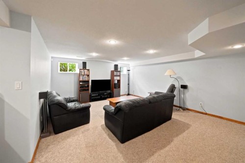 40 Owens Close, Red Deer, AB 