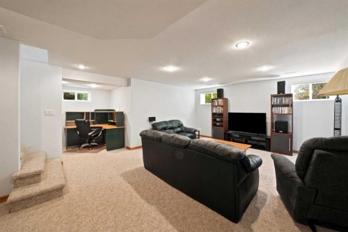 40 Owens Close, Red Deer, AB 