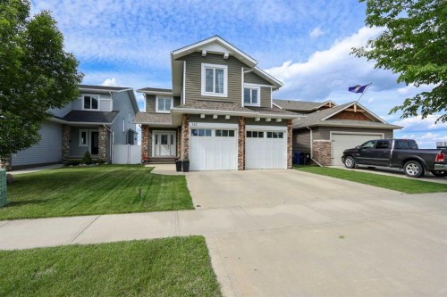 112 Eastpointe Drive  Blackfalds, AB T4M 0B1