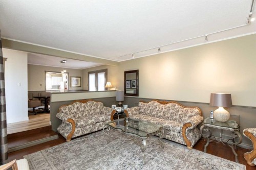 5015 35 Street, Innisfail, AB - Indoor Photo Showing Living Room