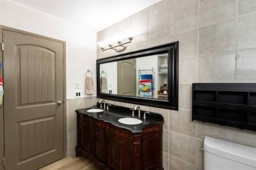 5015 35 Street, Innisfail, AB - Indoor Photo Showing Bathroom