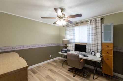 5015 35 Street, Innisfail, AB - Indoor Photo Showing Office