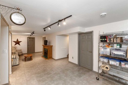 5015 35 Street, Innisfail, AB - Indoor