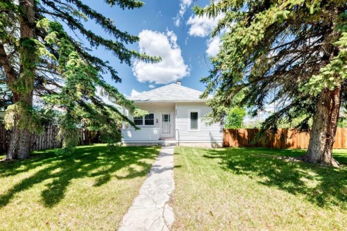 212 5 Avenue, Strathmore, AB 