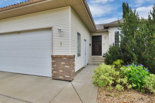7 Logan Close, Red Deer, AB 