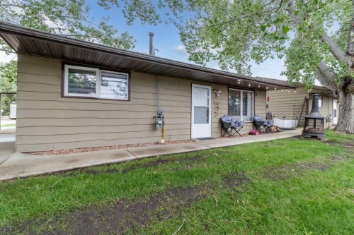 1020-25054 South Pine Lake Road  Rural Red Deer County, AB T0M 1R0