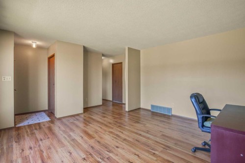 4833 49 Street, Olds, AB 