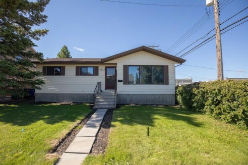 4833 49 Street  Olds, AB T4H 1E3