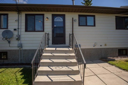 4833 49 Street, Olds, AB 