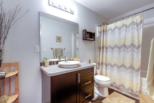 25 Caribou Crescent, Red Deer, AB 