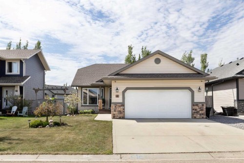 59 Burris Pointe  Lacombe, AB T4L 0A3