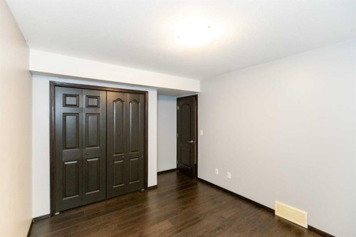 59 Burris Pointe, Lacombe, AB 