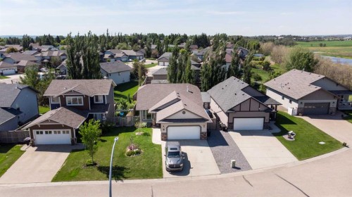 59 Burris Pointe, Lacombe, AB 