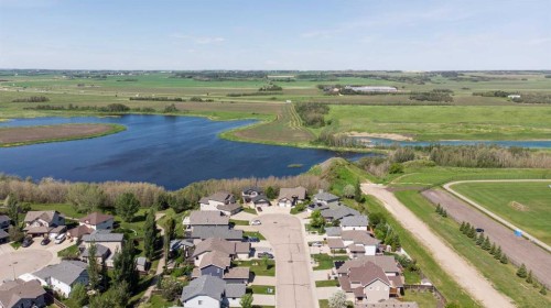 59 Burris Pointe, Lacombe, AB 