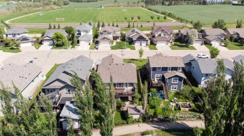 59 Burris Pointe, Lacombe, AB 