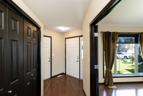 59 Burris Pointe, Lacombe, AB 