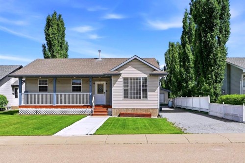 4518-54A Avenue Crescent  Innisfail, AB T4G 1X8