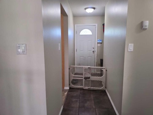 6014 44 Avenue, Camrose, AB - Indoor Photo Showing Other Room