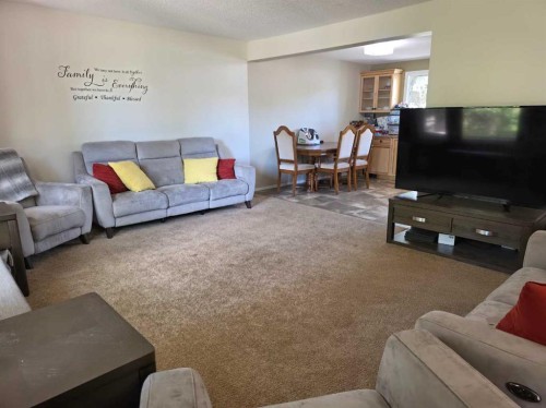 6014 44 Avenue, Camrose, AB - Indoor Photo Showing Living Room