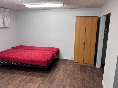 2128 17 Avenue Sw, Calgary, AB - Indoor Photo Showing Bedroom