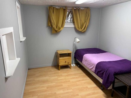 2128 17 Avenue Sw, Calgary, AB - Indoor Photo Showing Bedroom