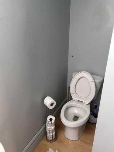 2128 17 Avenue Sw, Calgary, AB - Indoor Photo Showing Bathroom