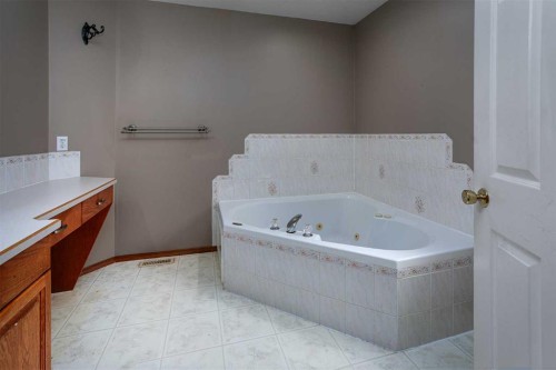 5212 43 Avenue, Camrose, AB 