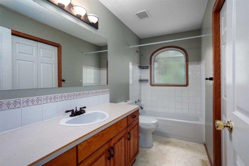 5212 43 Avenue, Camrose, AB 