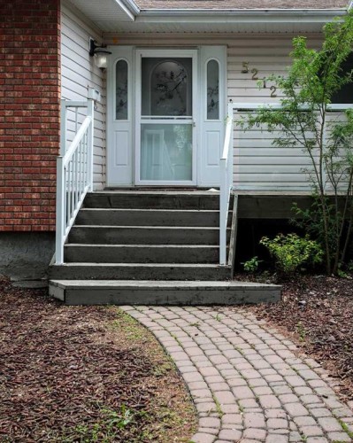 5212 43 Avenue, Camrose, AB 