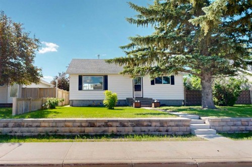 4707 51 Avenue  Stettler, AB T4K 1A3
