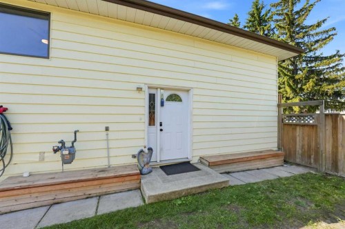 9 Griffiths Avenue, Red Deer, AB 