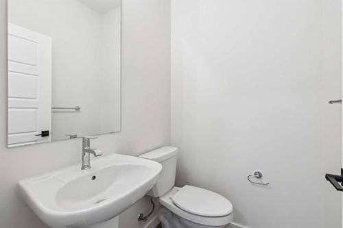 24 Southborough Common, Cochrane, AB - Indoor Photo Showing Bathroom