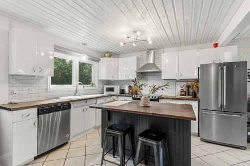 5 Selkirk Boulevard, Red Deer, AB 