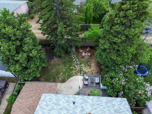 5 Selkirk Boulevard, Red Deer, AB 