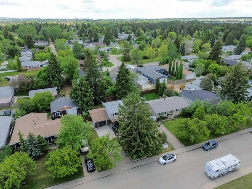 5 Selkirk Boulevard, Red Deer, AB 