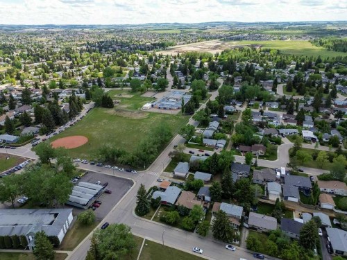 5 Selkirk Boulevard, Red Deer, AB 