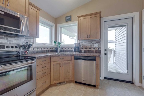 74 Mackenzie Crescent, Lacombe, AB 