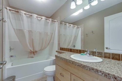 74 Mackenzie Crescent, Lacombe, AB 