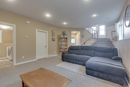 74 Mackenzie Crescent, Lacombe, AB 