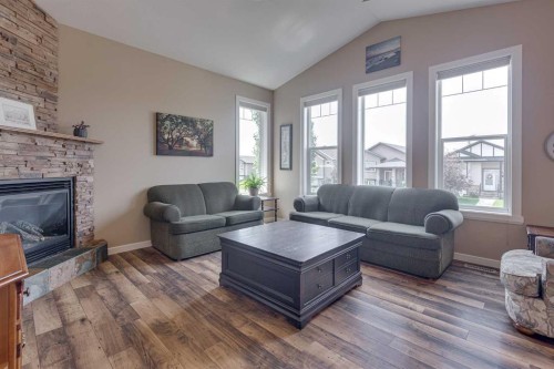 74 Mackenzie Crescent, Lacombe, AB 