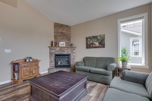 74 Mackenzie Crescent, Lacombe, AB 
