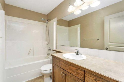 80 Hinshaw Drive, Sylvan Lake, AB - Indoor Photo Showing Bathroom