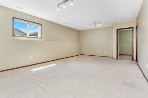 80 Hinshaw Drive, Sylvan Lake, AB - Indoor Photo Showing Other Room